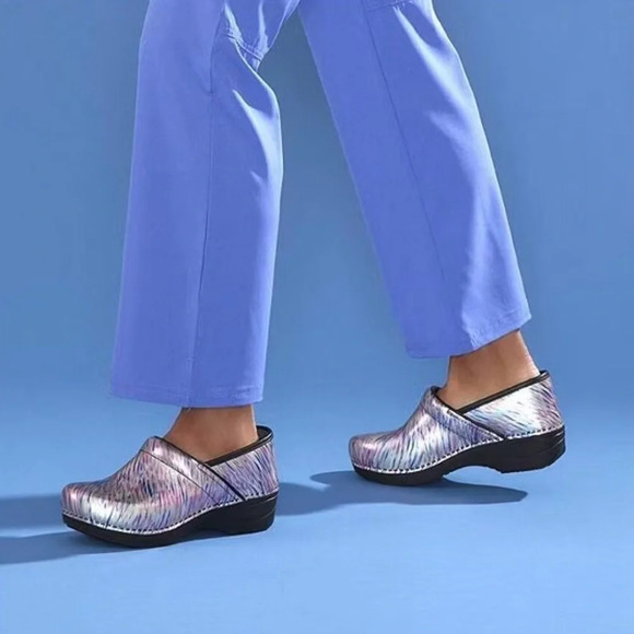 Dansko XP 2.0 Pastel Blur Print Patent Leather Clogs size EU 38/US 7.5-8 - Picture 3 of 11